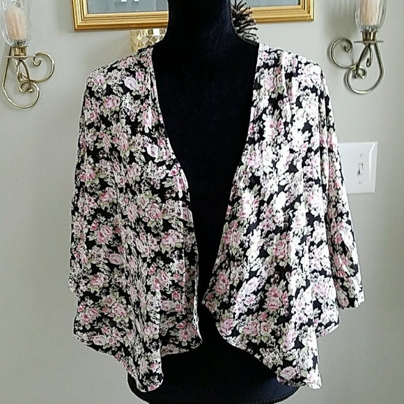Floral top, to wear over camo, size small - Picture 1 of 3
